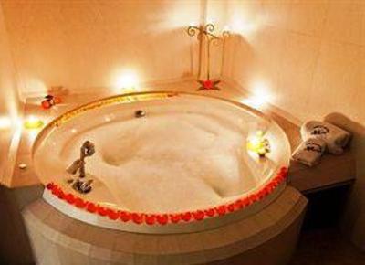 фото отеля Yumbo Spa and Resort