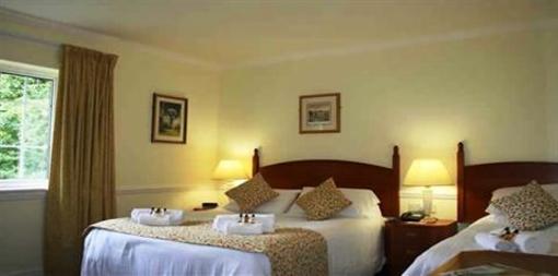 фото отеля Queens Head Inn Nassington Peterborough