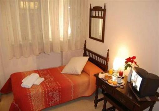 фото отеля Hostal Los Infantes