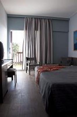 фото отеля Golden Coast Hotel & Bungalows
