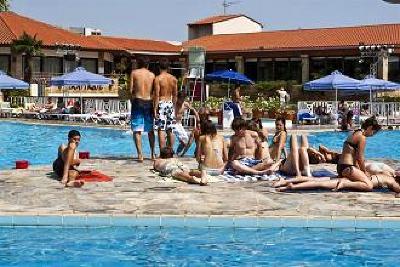 фото отеля Golden Coast Hotel & Bungalows