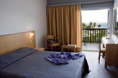 фото отеля Golden Coast Hotel & Bungalows