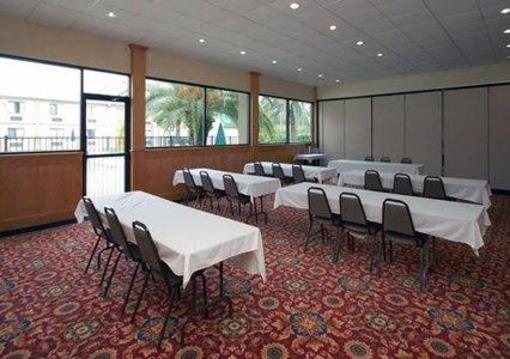 фото отеля Econo Lodge & Suites Orange