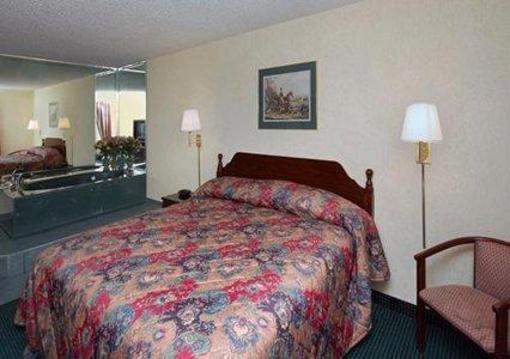 фото отеля Econo Lodge & Suites Orange