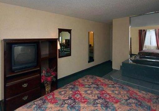 фото отеля Econo Lodge & Suites Orange