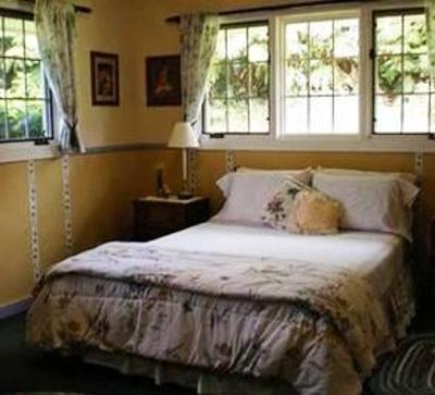 фото отеля At the End of the Road Bed & Breakfast