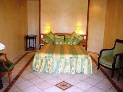 фото отеля LHR Hostellerie la Cardinale Le Pouzin