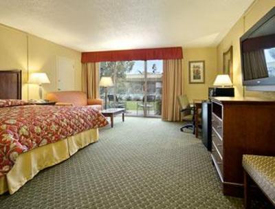 фото отеля Days Hotel New Orleans Metairie