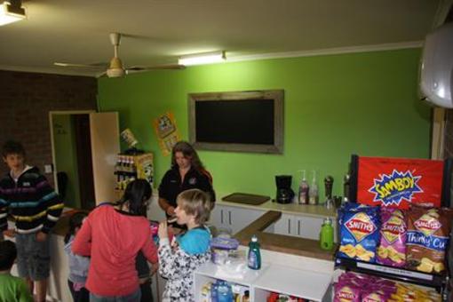 фото отеля Bindaree Motel and Caravan Park