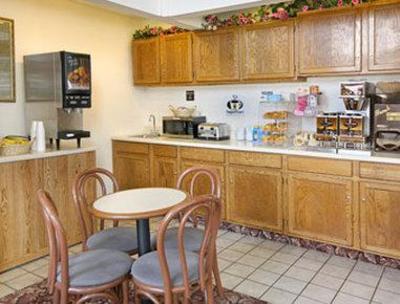 фото отеля Super 8 Longmont/Twin Peaks