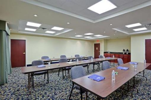 фото отеля Holiday Inn Express Hotel & Suites Pampa