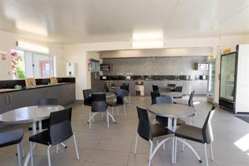 фото отеля Te Anau Top 10 Holiday Park