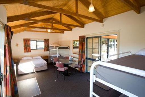 фото отеля Te Anau Top 10 Holiday Park
