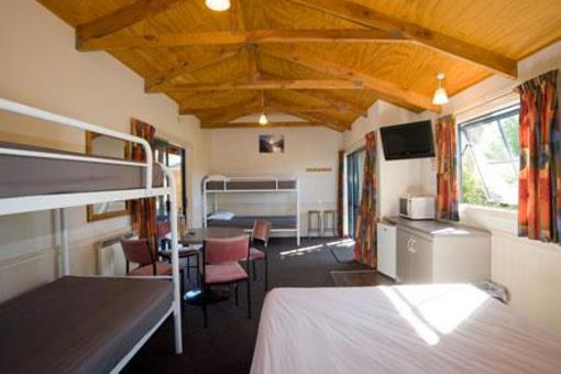 фото отеля Te Anau Top 10 Holiday Park