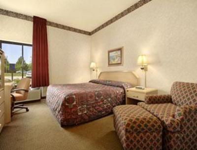 фото отеля Baymont Inn Lawrence