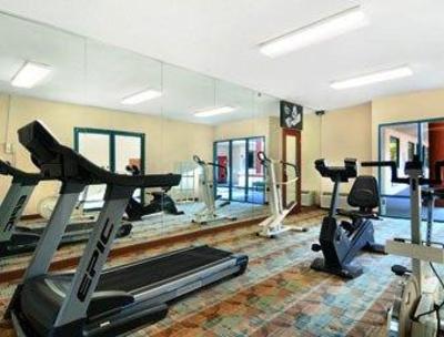 фото отеля Days Inn and Suites Savannah Gateway