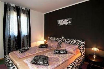 фото отеля Hotel im Rheintal