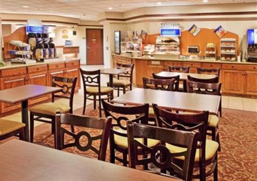 фото отеля Holiday Inn Express Hotel & Suites Lincoln North