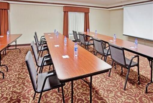 фото отеля Holiday Inn Express Hotel & Suites Lincoln North