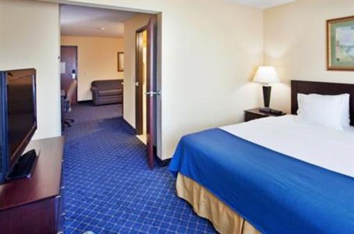 фото отеля Holiday Inn Express Hotel & Suites Lincoln North