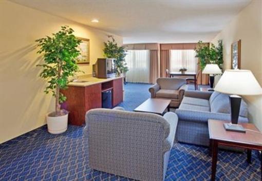 фото отеля Holiday Inn Express Hotel & Suites Lincoln North