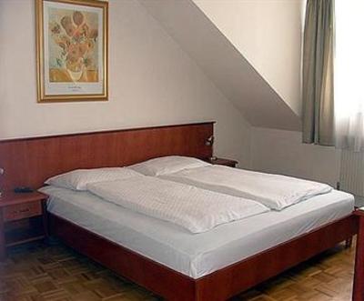 фото отеля Carlton Suites