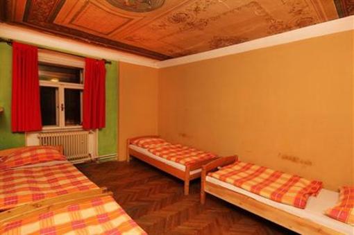 фото отеля Traveller's Hostel Soukenicka