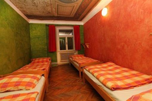 фото отеля Traveller's Hostel Soukenicka