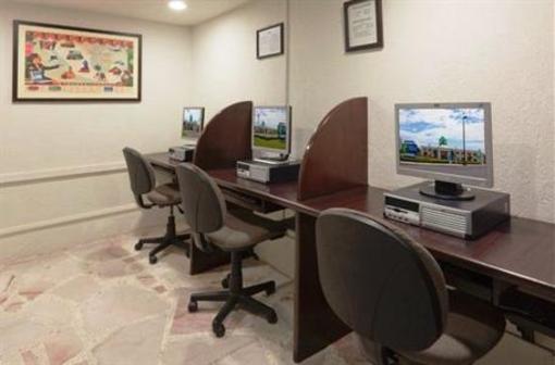 фото отеля Holiday Inn Express Cancun Zona Hotelera