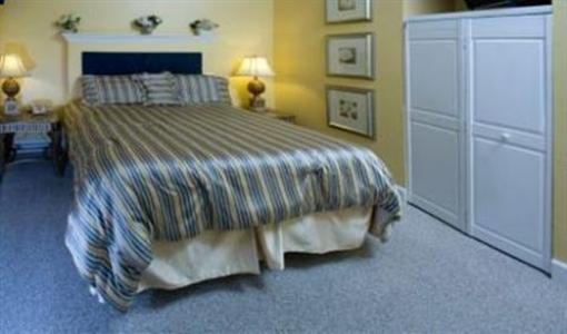 фото отеля Sea Breeze Inn & Cottages