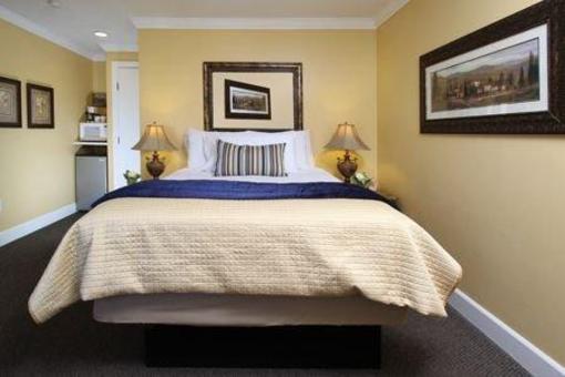 фото отеля Sea Breeze Inn & Cottages