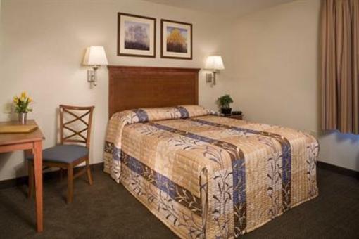 фото отеля Candlewood Suites Medford
