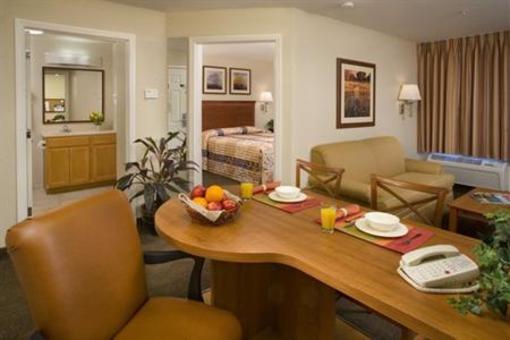 фото отеля Candlewood Suites Medford