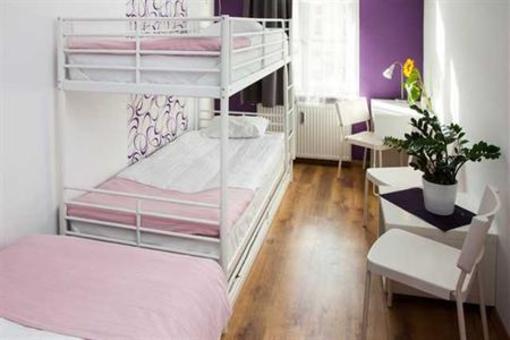 фото отеля Blooms Boutique Hostel and Apartments