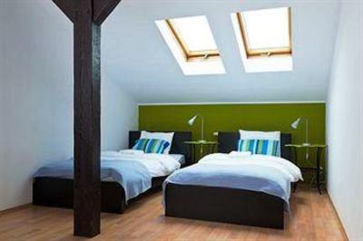 фото отеля Blooms Boutique Hostel and Apartments