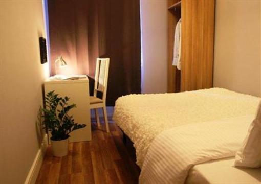 фото отеля Blooms Boutique Hostel and Apartments