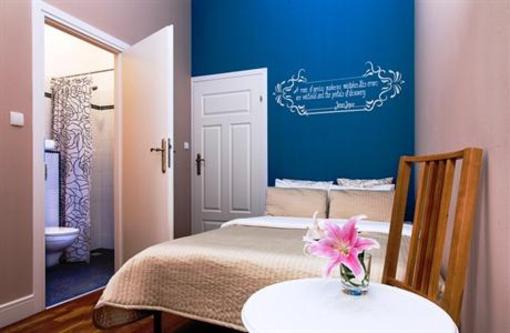 фото отеля Blooms Boutique Hostel and Apartments