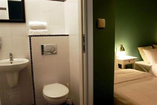 фото отеля Blooms Boutique Hostel and Apartments