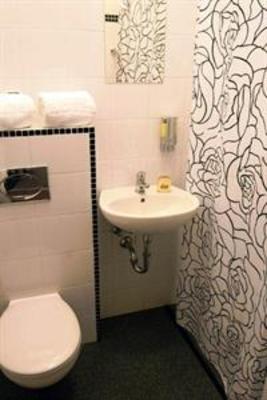 фото отеля Blooms Boutique Hostel and Apartments