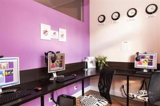 фото отеля Blooms Boutique Hostel and Apartments