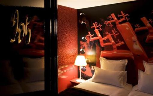 фото отеля Hotel du Petit Moulin
