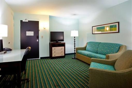 фото отеля Holiday Inn Express Hotel & Suites Norfolk International Airport