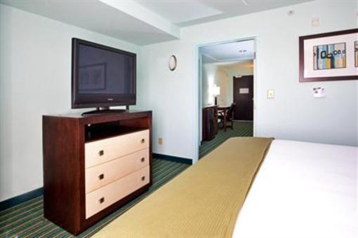 фото отеля Holiday Inn Express Hotel & Suites Norfolk International Airport