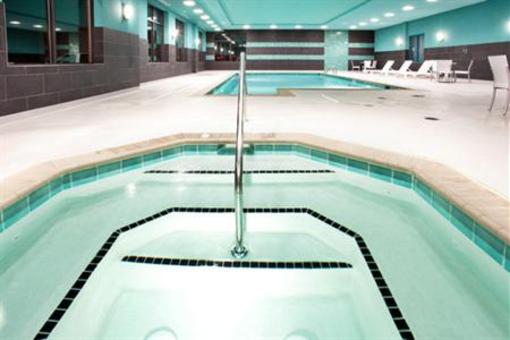 фото отеля Holiday Inn Express Hotel & Suites Norfolk International Airport