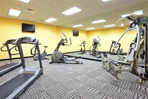 фото отеля Holiday Inn Express Hotel & Suites Norfolk International Airport