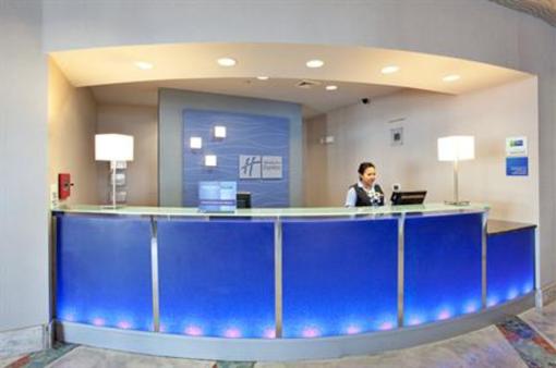 фото отеля Holiday Inn Express Hotel & Suites Norfolk International Airport