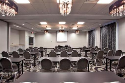 фото отеля Holiday Inn Express Hotel & Suites Norfolk International Airport