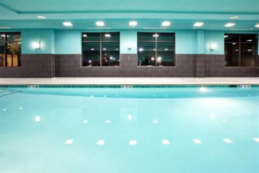 фото отеля Holiday Inn Express Hotel & Suites Norfolk International Airport