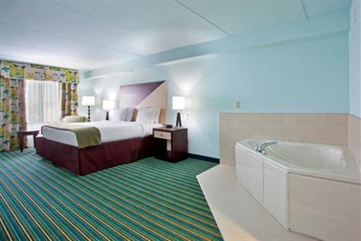 фото отеля Holiday Inn Express Hotel & Suites Norfolk International Airport