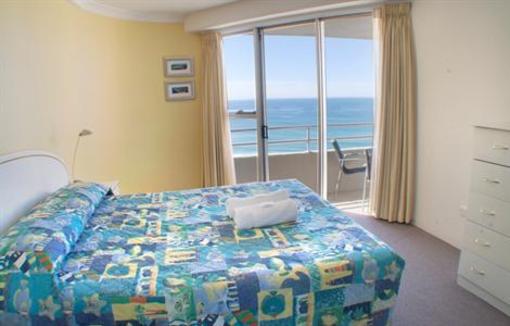 фото отеля Zenith Ocean Front Apartments